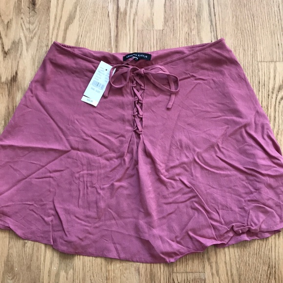 NEW Kendall and Kylie Mini Skirt - Picture 2 of 6